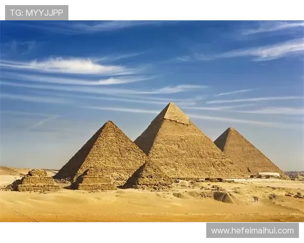 金字塔与高纳的对决:探讨两者在建筑美学与文化象征中的异同与影响